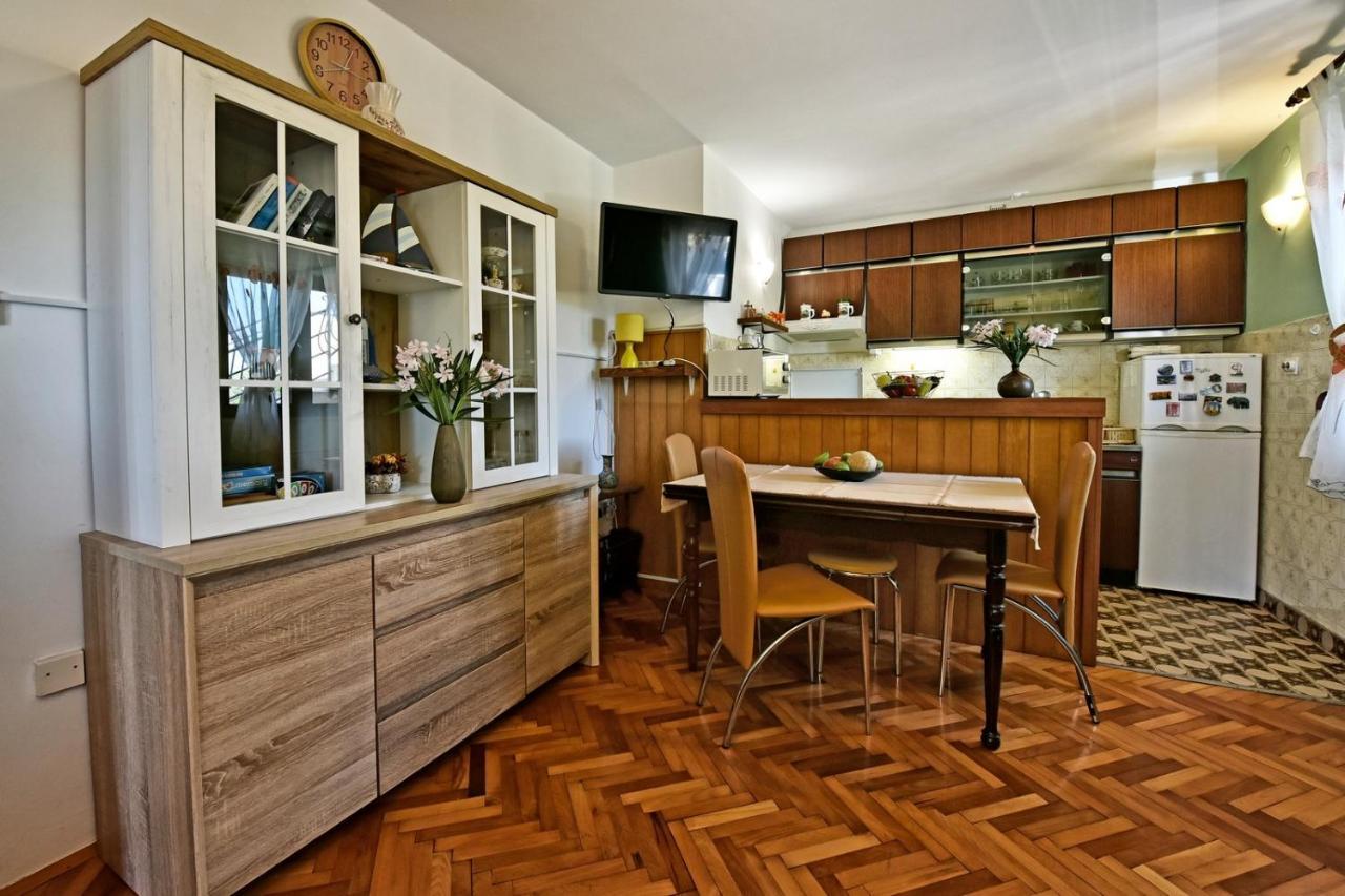 Apartmani Kovac Funtana Exteriör bild
