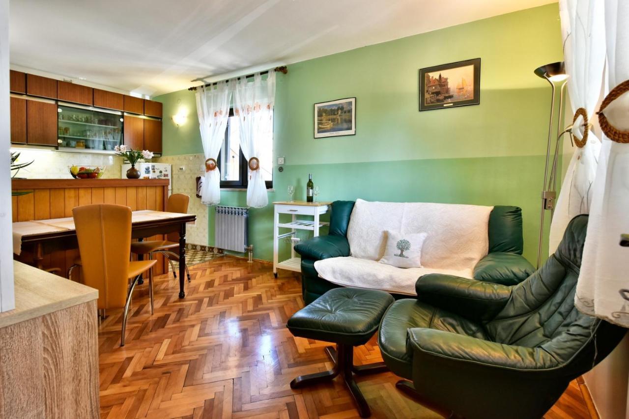 Apartmani Kovac Funtana Exteriör bild